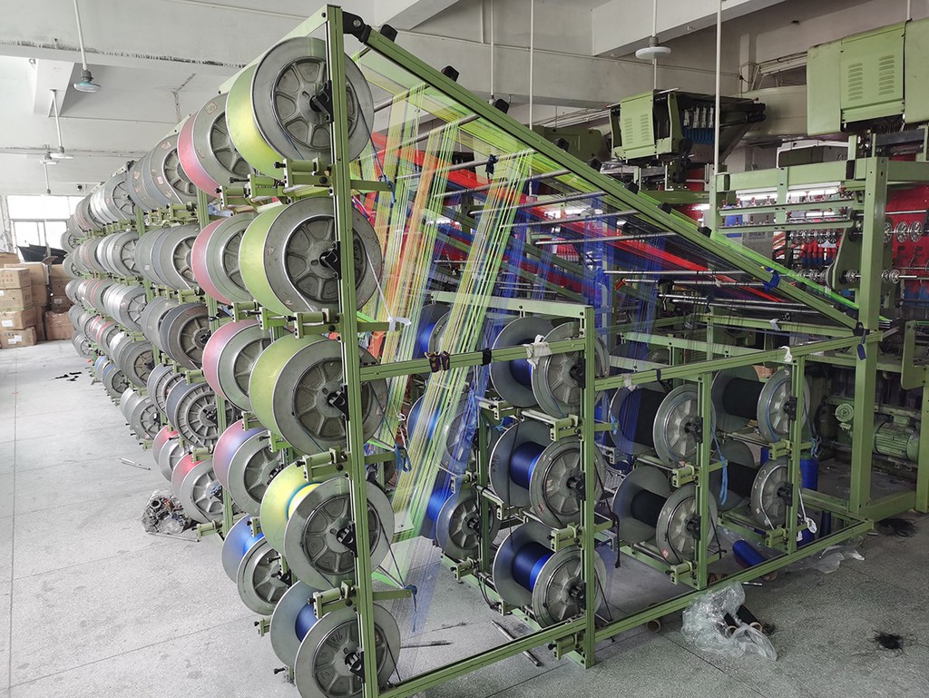 using beams is to maintain the yarn